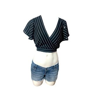 LOVE TREE CROPPED BLACK AND WHITE STRIPED SHORT BELL SLEEVES side zip large
